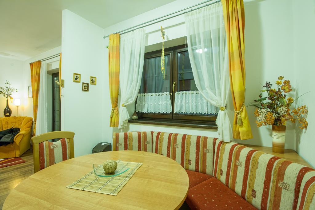 Vila Helena - Apartment Helena 2 Ruzomberok Exterior photo